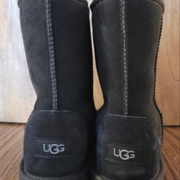 UGG Classic II Genuine Shearling Lined Short Boot - Picture 2 of 3